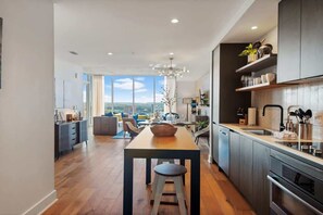 Fridge, microwave, oven, stovetop - 22nd-Floor Condo | Rooftop Pool, Gym, Rainey (Austin)