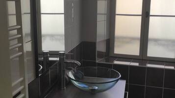 Dusche, Haartrockner, Handtücher, Toilettenpapier