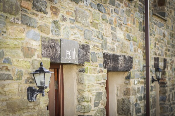 A stone wall with a sign reading "Lueghy." - Bright cosy cottage in St. Agnes close to the beach (Goonown)