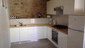 Coffee/tea maker, fridge, oven, stovetop - Gemini, Les Constellations Gite Complex (Dœuil-sur-le-Mignon)
