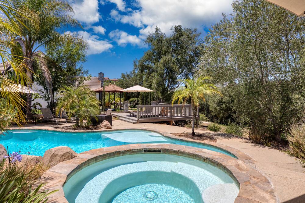Burgundy by AvantStay | Basketball Crt, Pool, Hot Tub, Outdoor Kitchen!