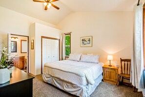 4 bedrooms, iron/ironing board, Internet, bed sheets