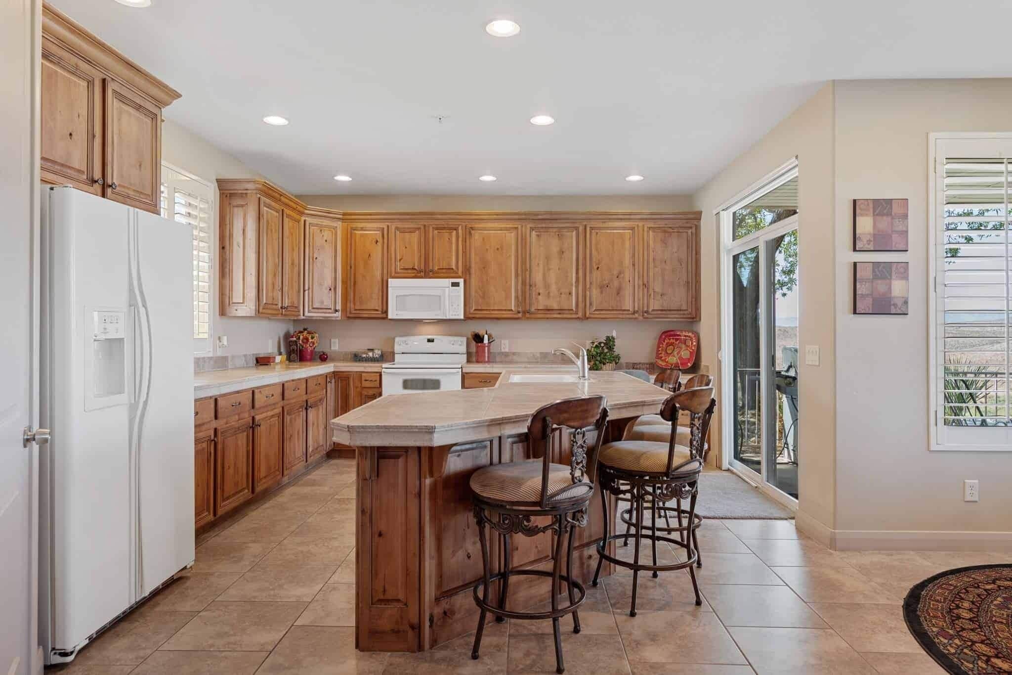 Condo, 3 Bedrooms | Private kitchen | Fridge, oven, coffee/tea maker, toaster