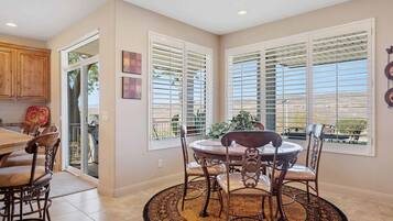 Condo, 3 Bedrooms | Dining