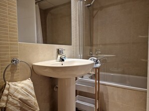 Bathtub, towels - A87 EDIFICIO LARIMAR 11º D (Calpe)
