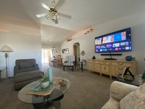 Smart TV, lettore DVD, biblioteca musicale