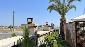 Economy Room | Garden view