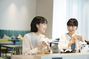 In-room safe, desk, blackout drapes, free WiFi - Prince Smart Inn Hakata (Fukuoka)