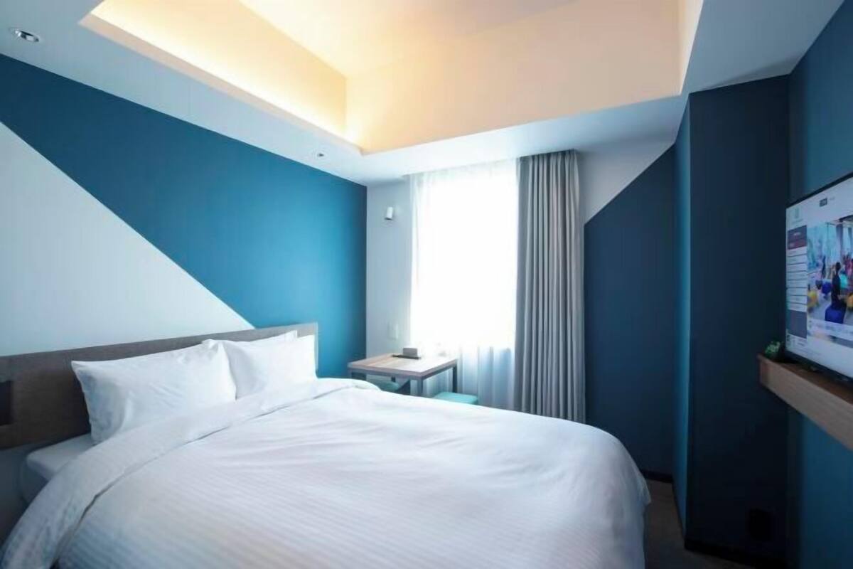 In-room safe, desk, blackout curtains, free WiFi