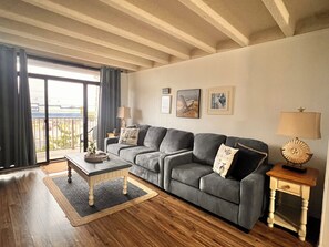 Smart TV, DVD player, stereo