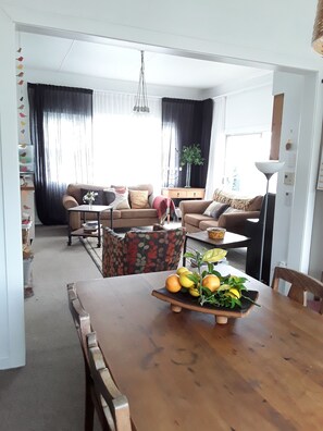 TV, fireplace, books - Character home close to amenities (Hawera)