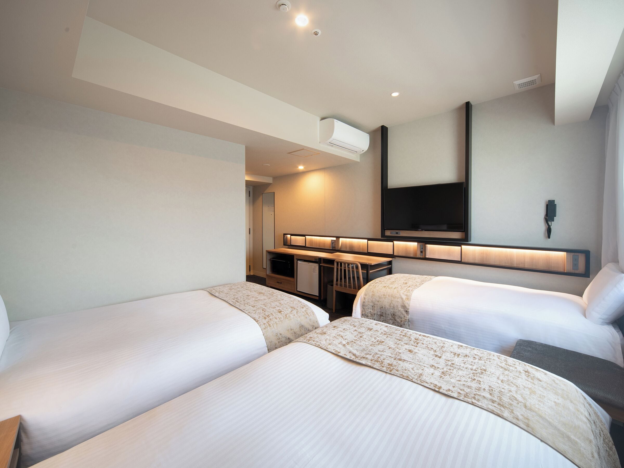 Chambre Triple Confort, non-fumeurs | Couette en duvet d'oie, bureau