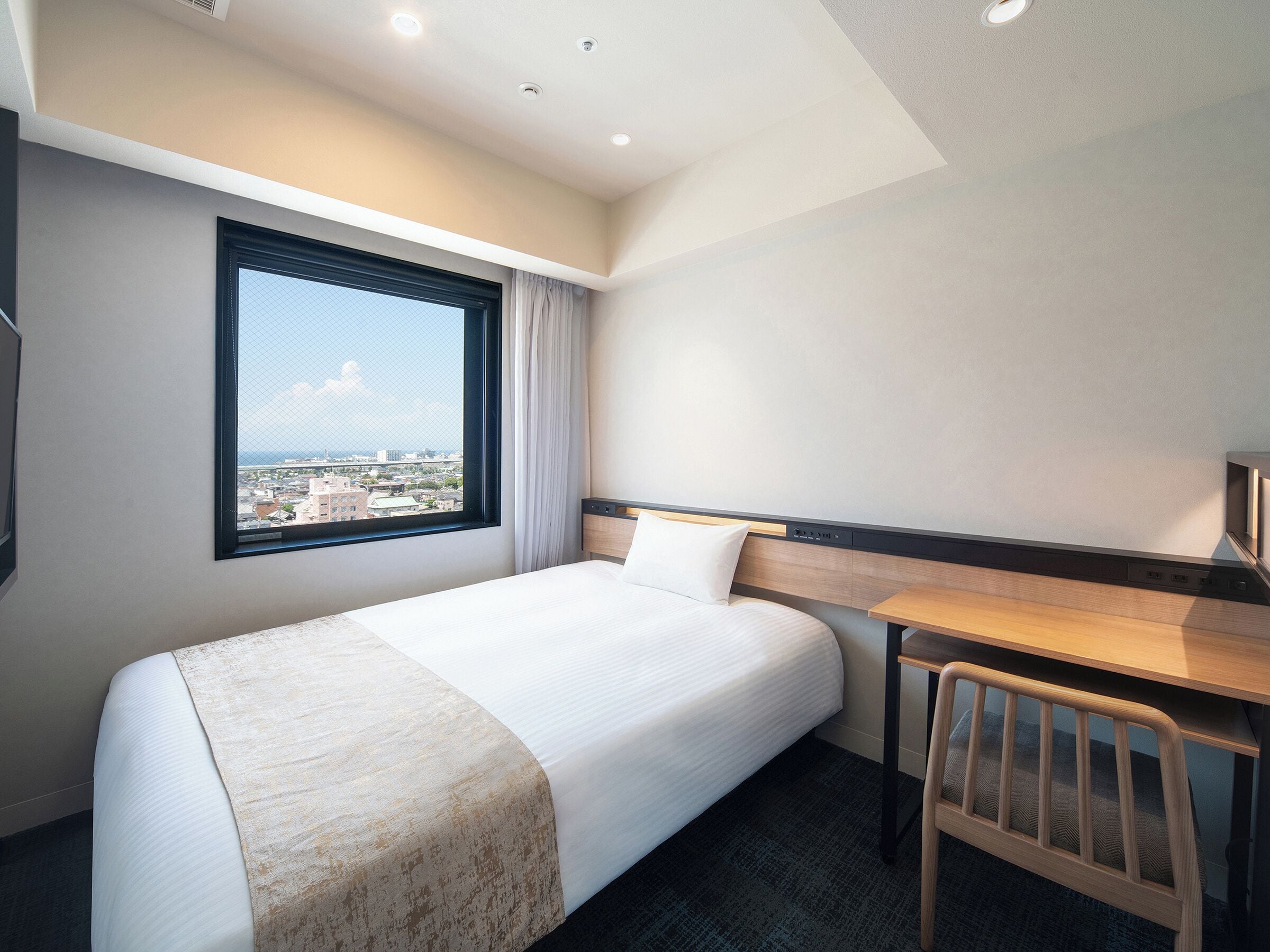 标准双人房, 无烟房 | 羽绒被、办公桌、笔记本电脑工作区、遮光窗帘