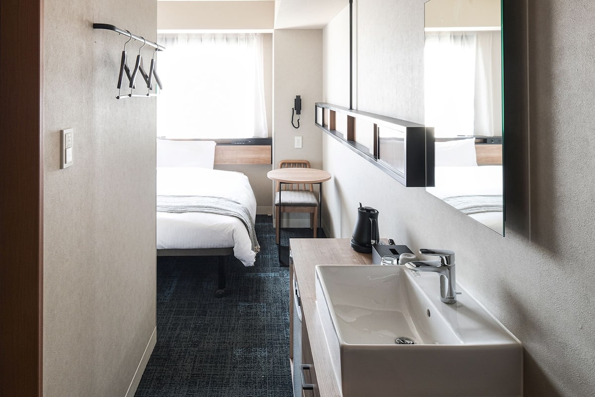 Double Room, Non Smoking (with shower booth)