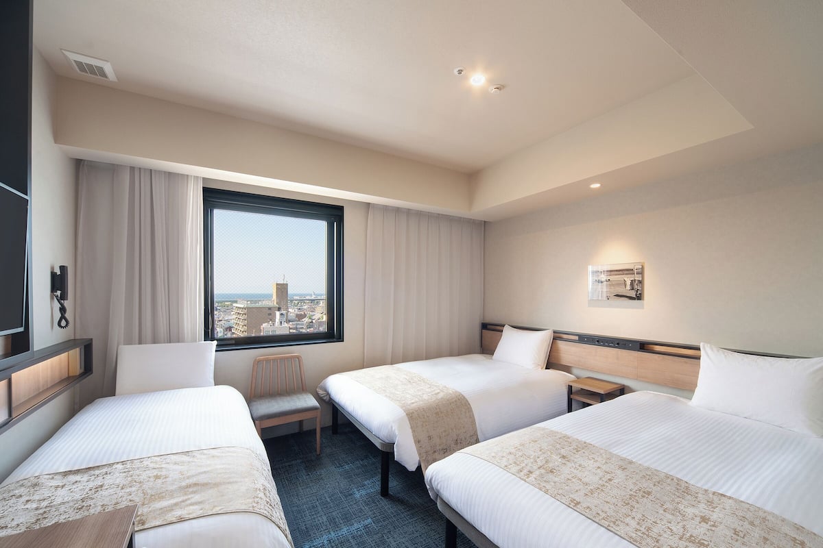 Comfort Triple Room, Non Smoking | Down comforters, desk, laptop workspace, blackout drapes