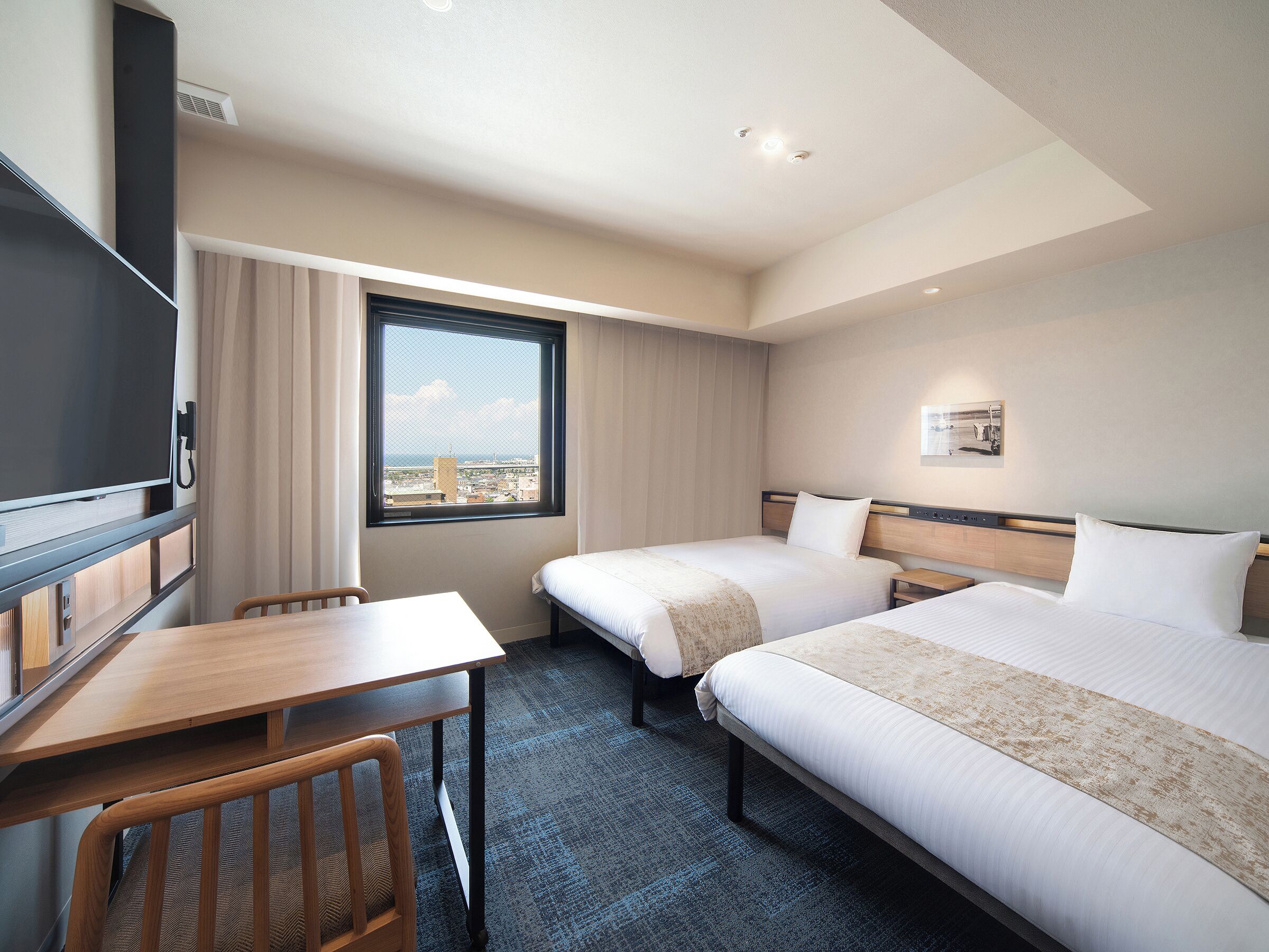 舒适双床房, 无烟房 | 羽绒被、办公桌、笔记本电脑工作区、遮光窗帘