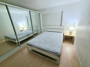 3 bedrooms, free WiFi, bed sheets - Comfortable 2 Queen & 1 Double Bedroom, Mansfield (Mount Gravatt East)