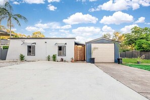 Exterior - Comfortable 2 Queen & 1 Double Bedroom, Mansfield (Mount Gravatt East)