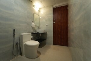 Deluxe Double Room | Bathroom