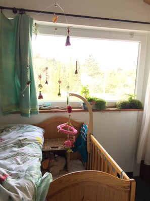 1 bedroom, travel cot, WiFi, bed sheets - Petite Maison D'artiste en Provence (Auriol)