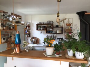 Fridge, oven, stovetop, dishwasher - Petite Maison D'artiste en Provence (Auriol)