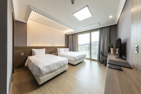 皇家套房 | 办公桌、笔记本电脑工作区、遮光窗帘、隔音. BAEKHAK JAYURO RESORT
