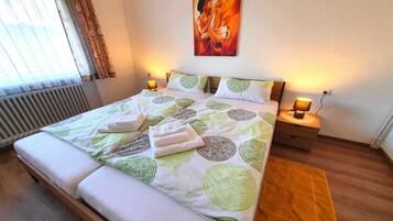 2 bedrooms, iron/ironing board, free WiFi