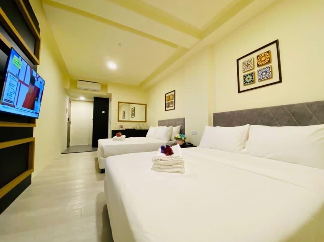 Deluxe Quadruple Room | Desk, laptop workspace, iron/ironing board, free WiFi