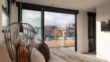 3 bedrooms, iron/ironing board, travel crib, free WiFi