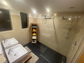 Douche, séchoir à cheveux