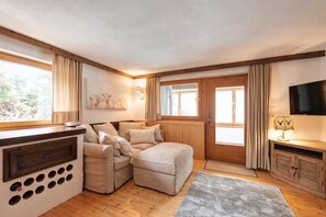 TV, fireplace, offices