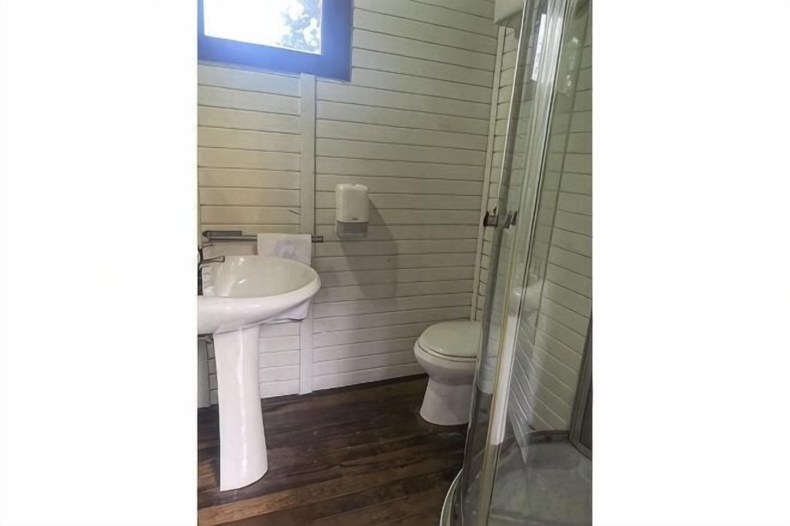 Bathroom | Shower, rainfall showerhead