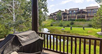Pool & Hot Tub - Ski Shuttle - Spacious Multi-level home - Close to Ski Area