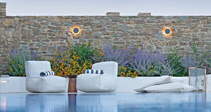 ONEIRO VILLA. ANTIPAROS AS DREAMY AS IT GETS