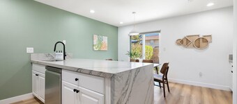 Condo on the Green- pool, spa, golf and shopping