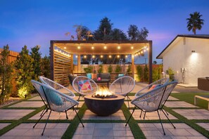 Terrace/patio - Remodeled Home with Private Pool and Spa! Mountain Views! (Palm Springs)