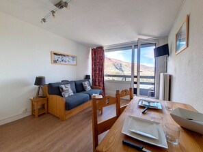 TV - Renovated studio, ski-in/ski-out, balcony, Les Menuires (Les Menuires)