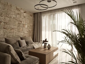Deluxe Villa | Living area | 32-inch Smart TV with digital channels, TV, Netflix