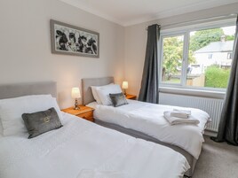 Cottage | 2 bedrooms, individually decorated, individually furnished, free WiFi