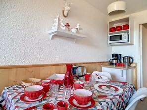 Dining - Cozy 2-Room Apartment · Near Ski Slopes · South-Facing Balcony (Les Menuires)