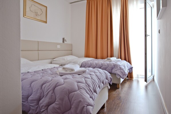 Basic Double or Twin Room | Free WiFi - Hotel Pansion No1 (Citluk)