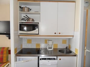 Fridge, microwave, dishwasher, coffee/tea maker