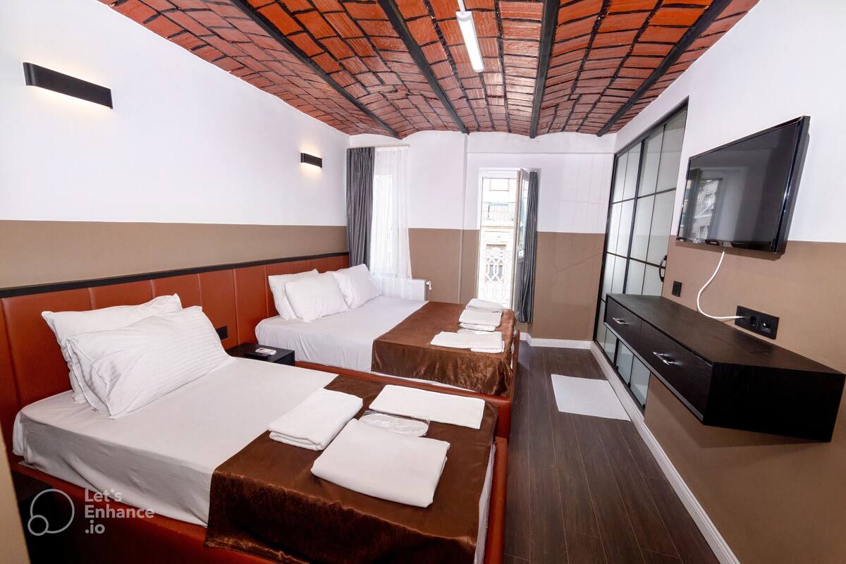 Wifi gratis, muebles diferentes y ropa de cama 