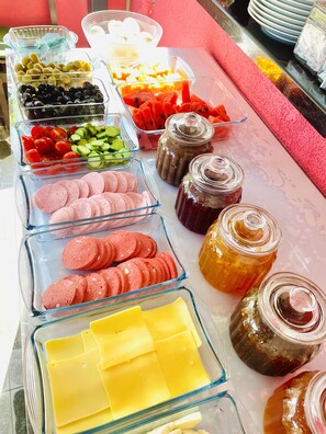 Free daily buffet breakfast - Miss Suite (Istanbul)