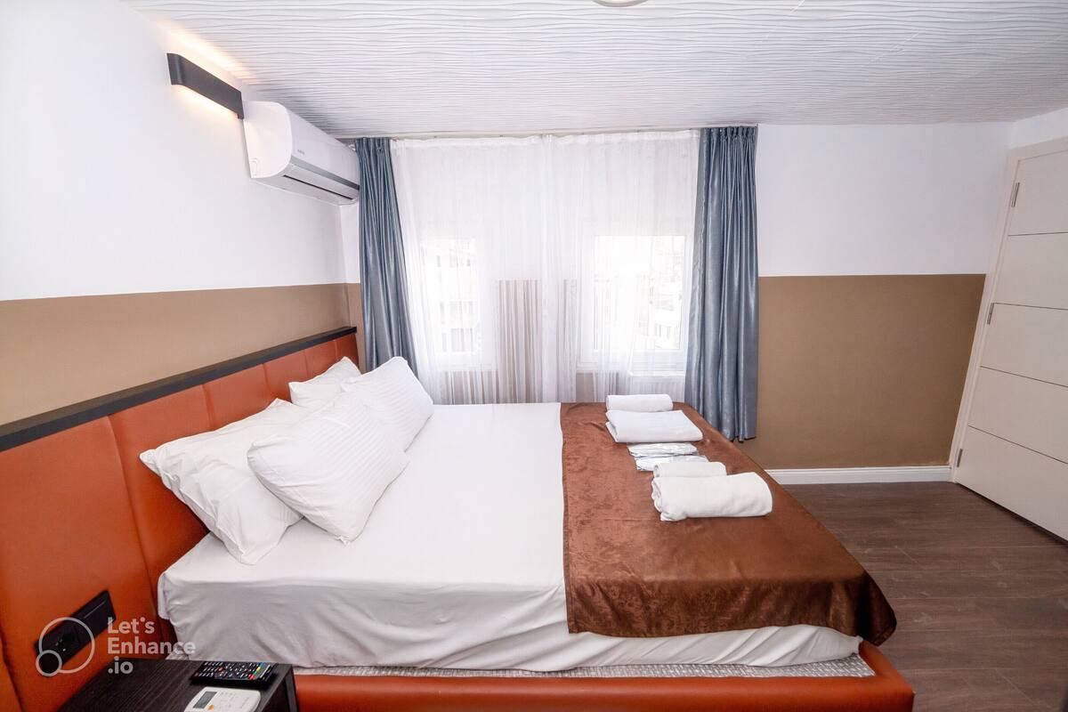 Wifi gratis, muebles diferentes y ropa de cama 