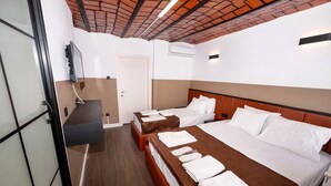 Wifi gratis, muebles diferentes y ropa de cama 
