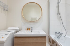 Bathtub, hair dryer, towels