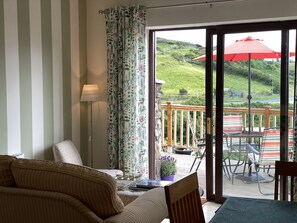 TV - Apartment 432 - Clifden - sleeps 2 guests  in 1 bedroom (Clifden)