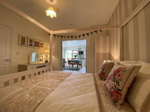 1 bedroom, iron/ironing board, WiFi, bed sheets - Apartment 432 - Clifden - sleeps 2 guests  in 1 bedroom (Clifden)