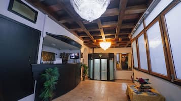 Quầy tiếp tân